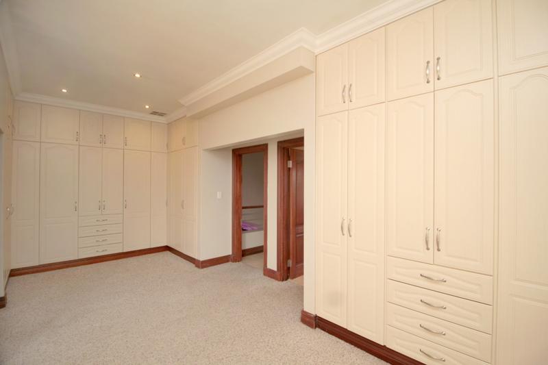 5 Bedroom Property for Sale in Linkside Western Cape
